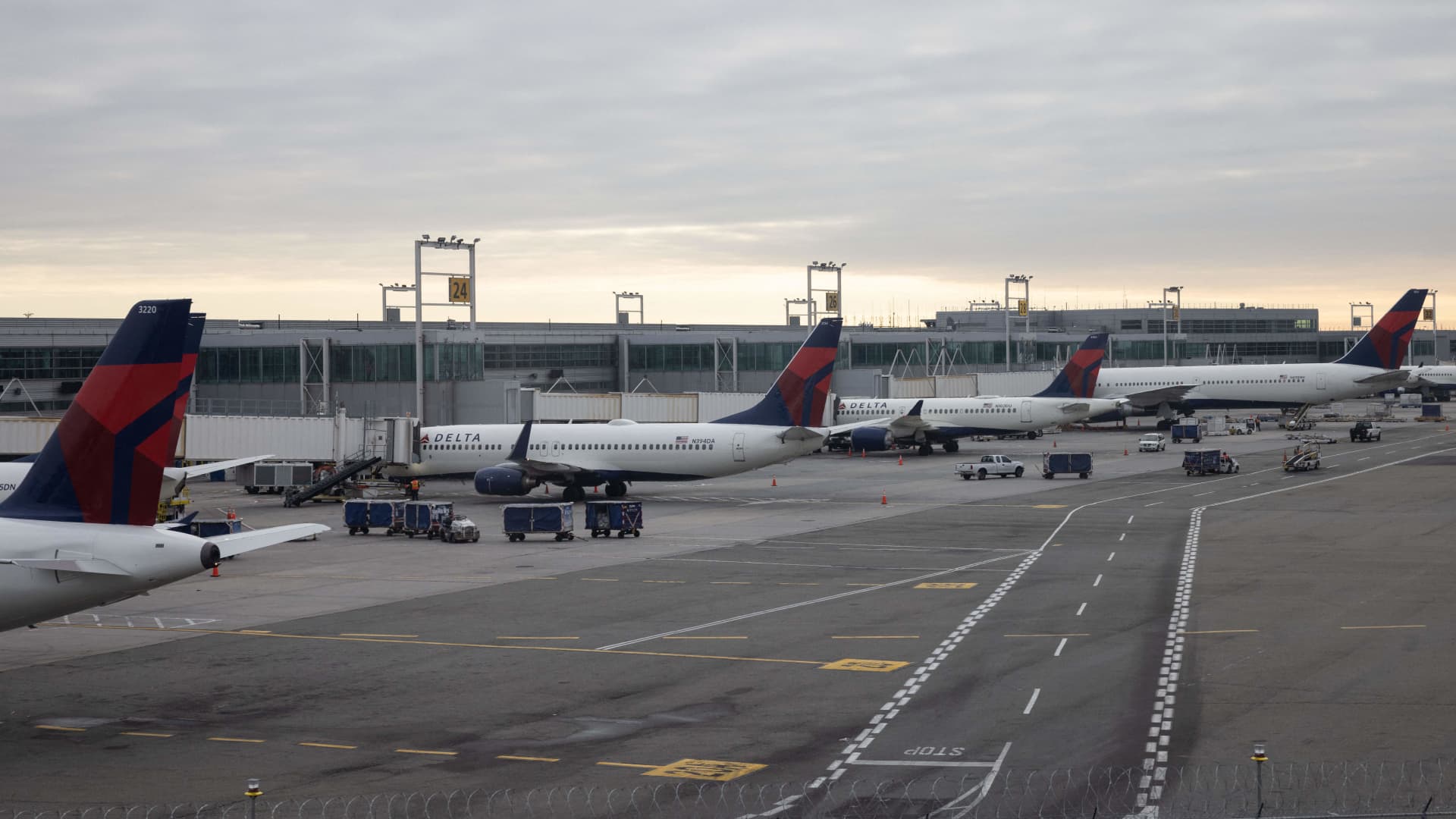 FAA launches investigation after two planes nearly collide at JFK airport by mikequinlan