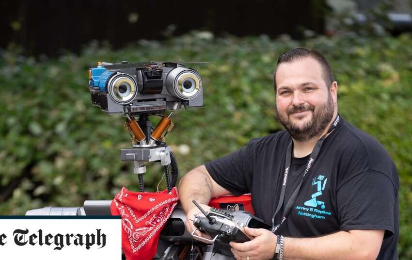 Film-fanatic spent 6 years and £20k building Johnny 5 replica robot by type0