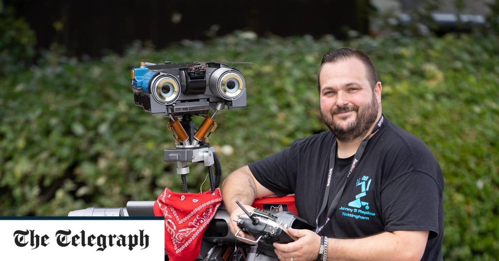 Film-fanatic spent 6 years and £20k building Johnny 5 replica robot by type0