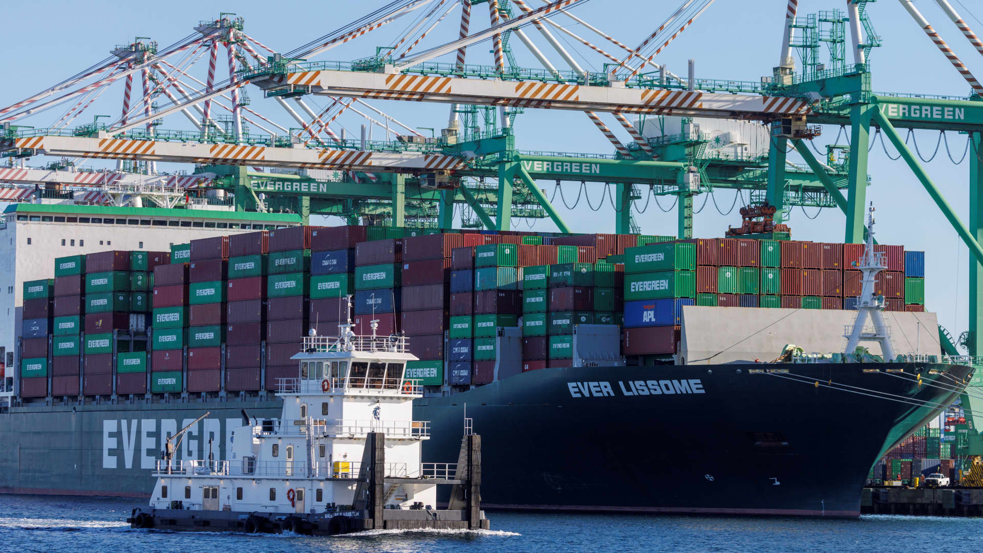 Port of Los Angeles says shipping volume will plummet 35% next week by perihelions